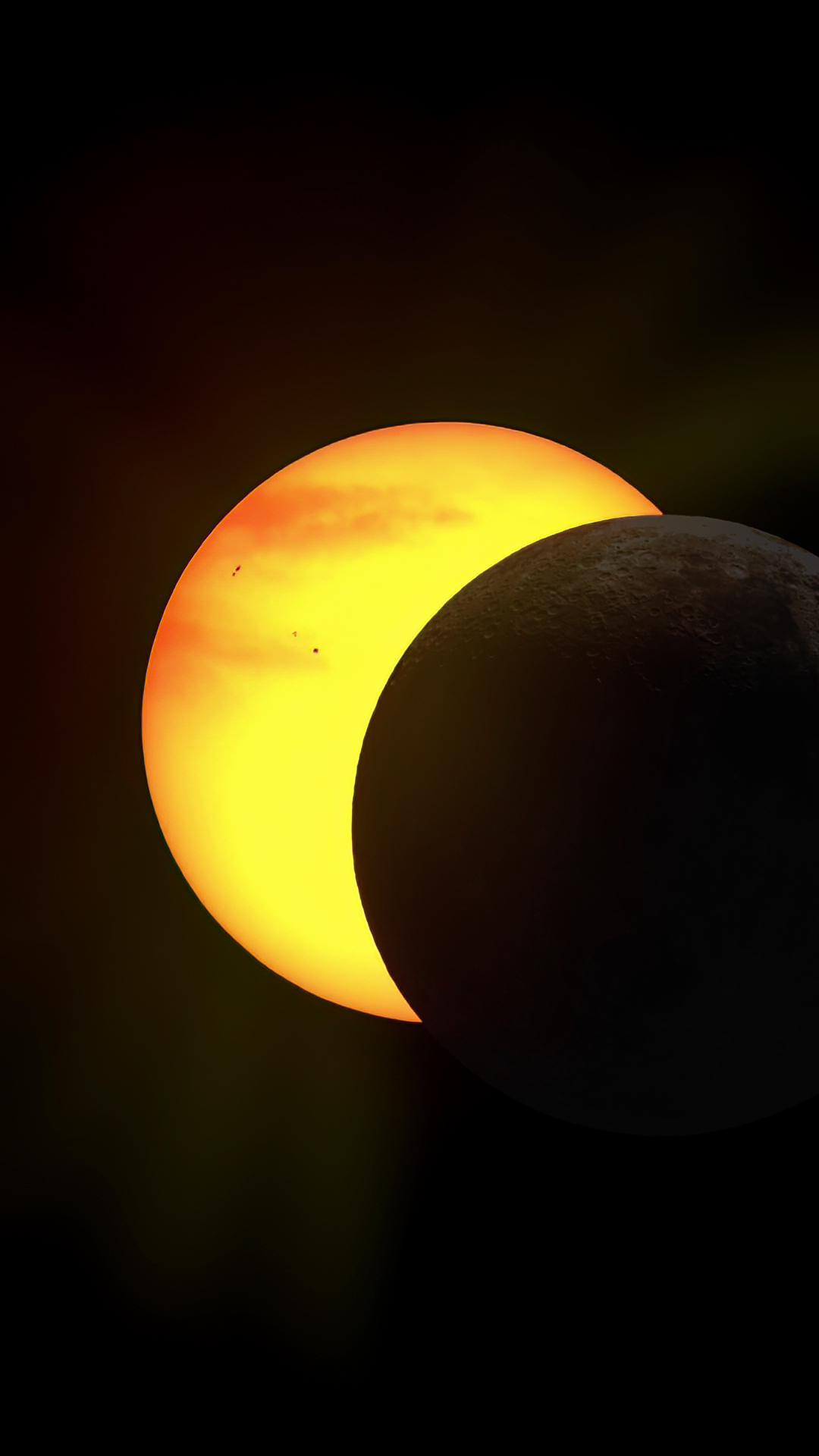 Éclipse 2026 ጠ Phase 55% ጠ Disque jaune pur avec voile orange