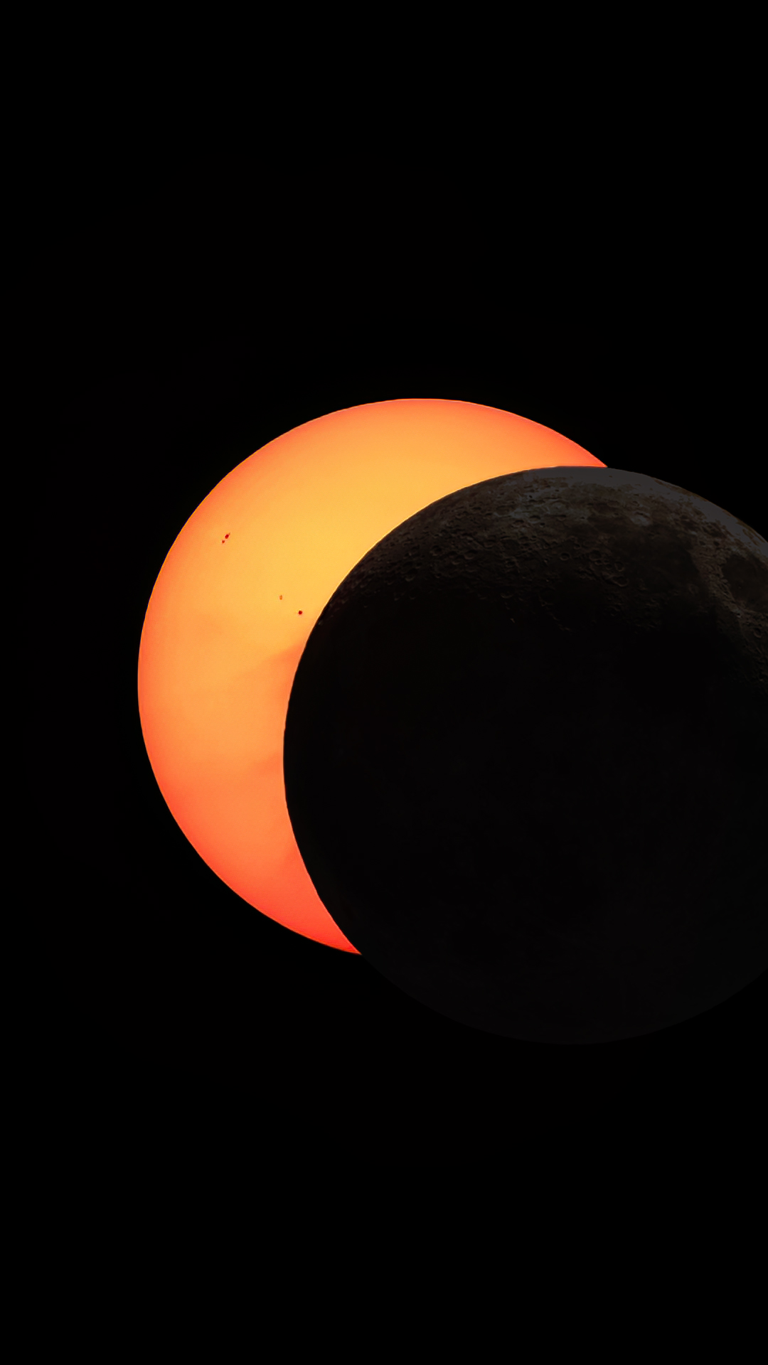 Éclipse 2026 ጠ Phase 85% ጠ Croissant orange fin et pur